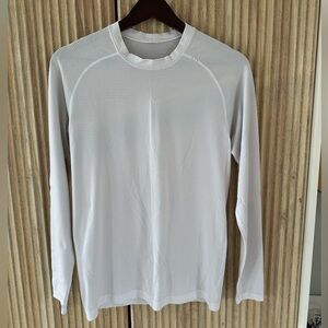 Lululemon Metal Vent Tech longsleeve